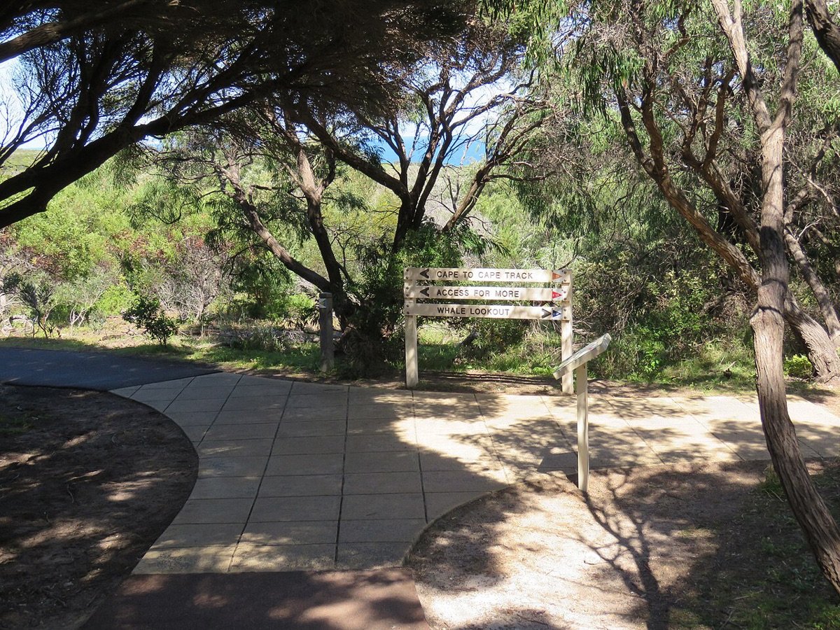 Signpost marking the northern end of the Cape to Cape Track